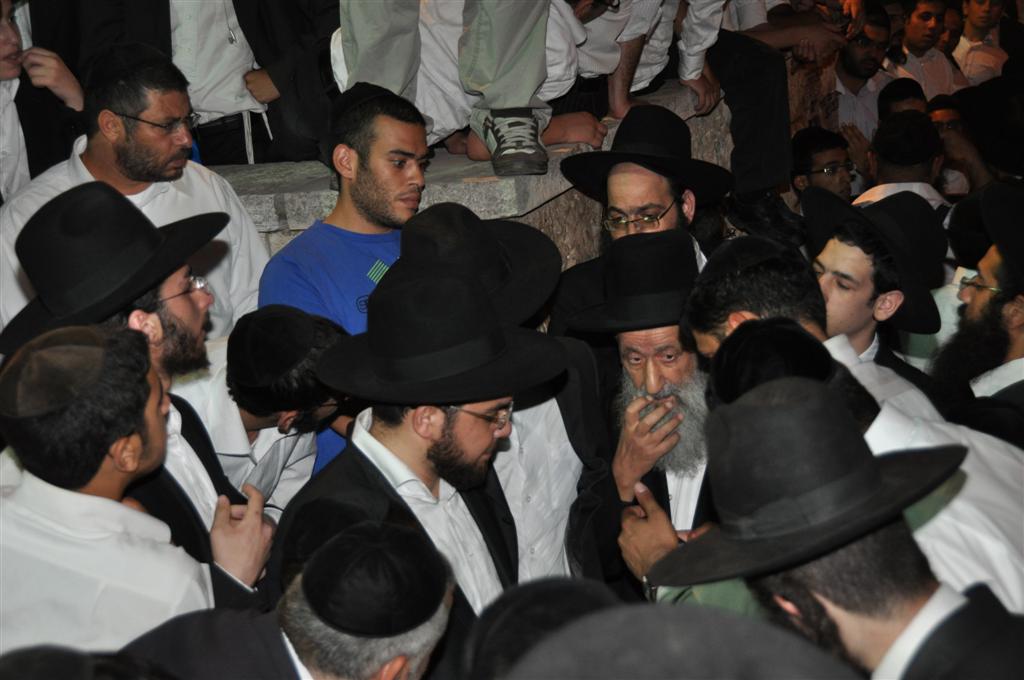 ובית ישראל יבכו: רבבות בהלווית הגר"י מועלם זצ"ל