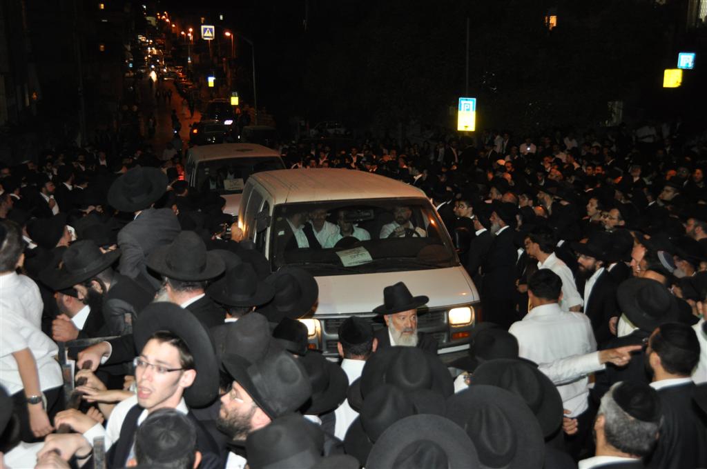 ובית ישראל יבכו: רבבות בהלווית הגר"י מועלם זצ"ל