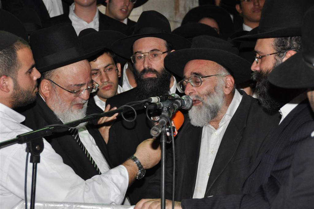 ובית ישראל יבכו: רבבות בהלווית הגר"י מועלם זצ"ל