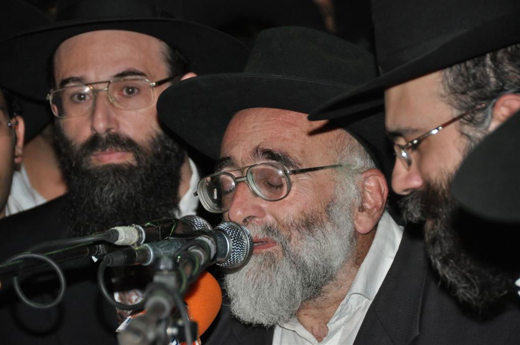 ובית ישראל יבכו: רבבות בהלווית הגר"י מועלם זצ"ל