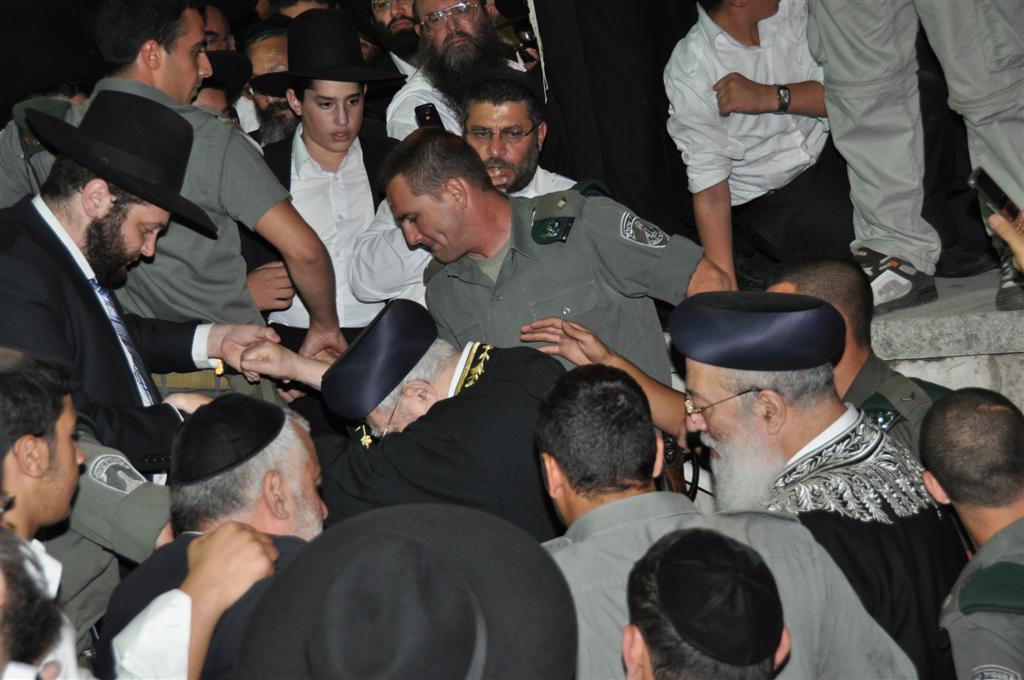 ובית ישראל יבכו: רבבות בהלווית הגר"י מועלם זצ"ל