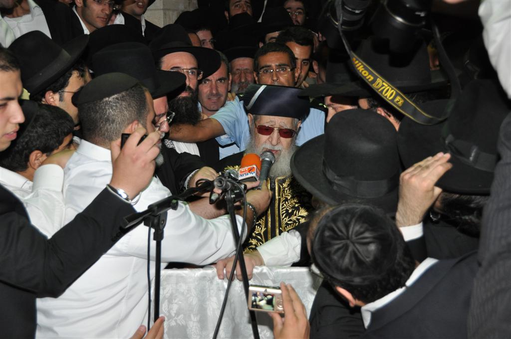 ובית ישראל יבכו: רבבות בהלווית הגר"י מועלם זצ"ל