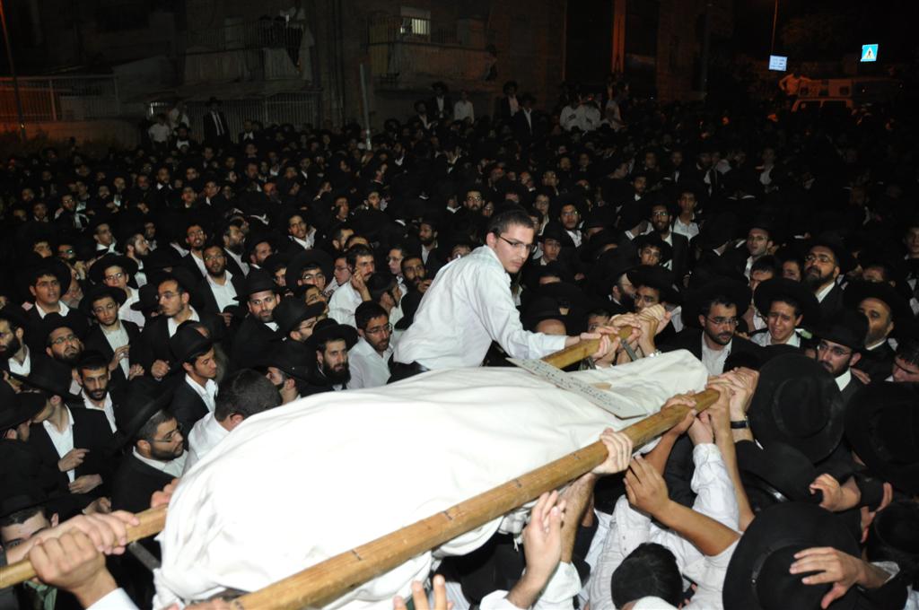 ובית ישראל יבכו: רבבות בהלווית הגר"י מועלם זצ"ל