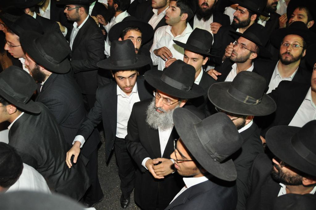 ובית ישראל יבכו: רבבות בהלווית הגר"י מועלם זצ"ל