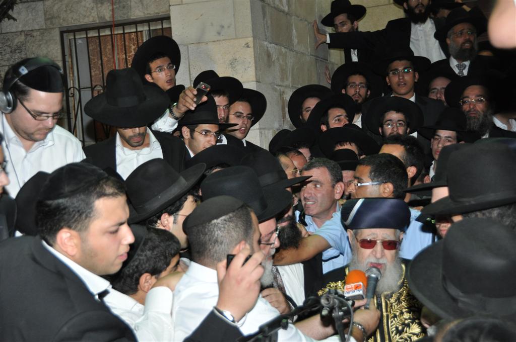 ובית ישראל יבכו: רבבות בהלווית הגר"י מועלם זצ"ל