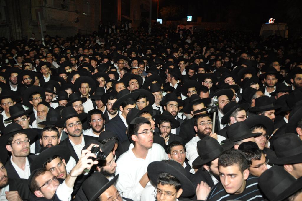 ובית ישראל יבכו: רבבות בהלווית הגר"י מועלם זצ"ל