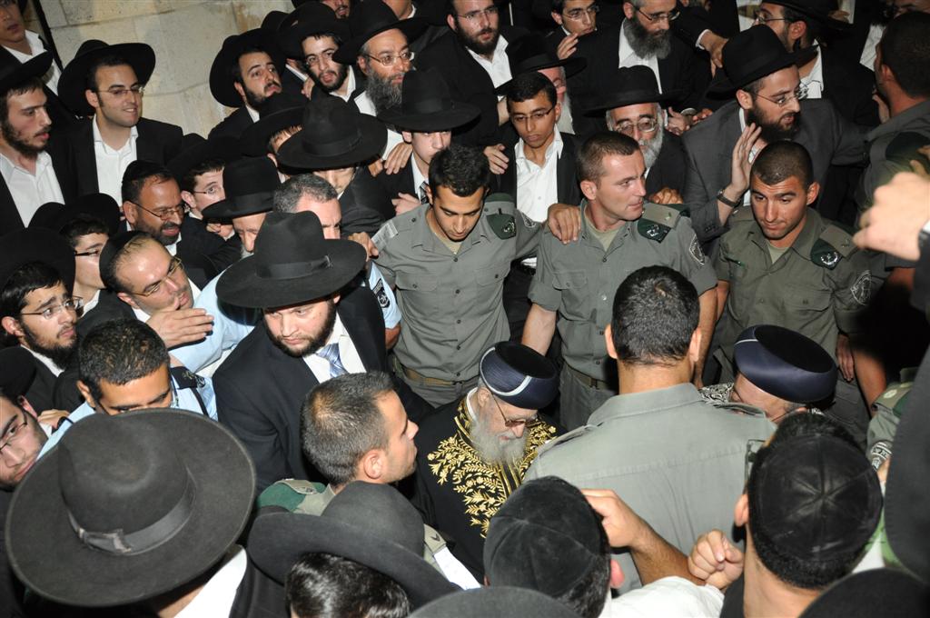 ובית ישראל יבכו: רבבות בהלווית הגר"י מועלם זצ"ל