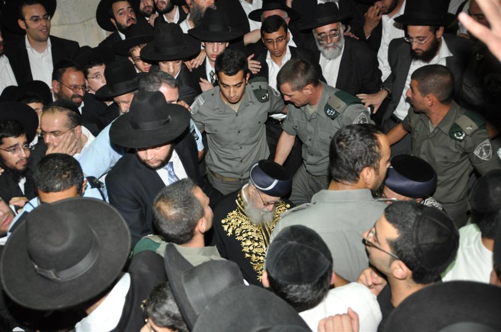 ובית ישראל יבכו: רבבות בהלווית הגר"י מועלם זצ"ל