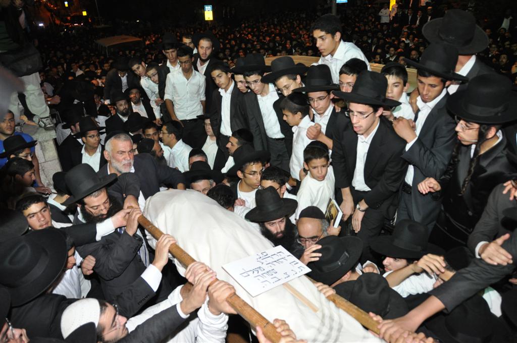 ובית ישראל יבכו: רבבות בהלווית הגר"י מועלם זצ"ל