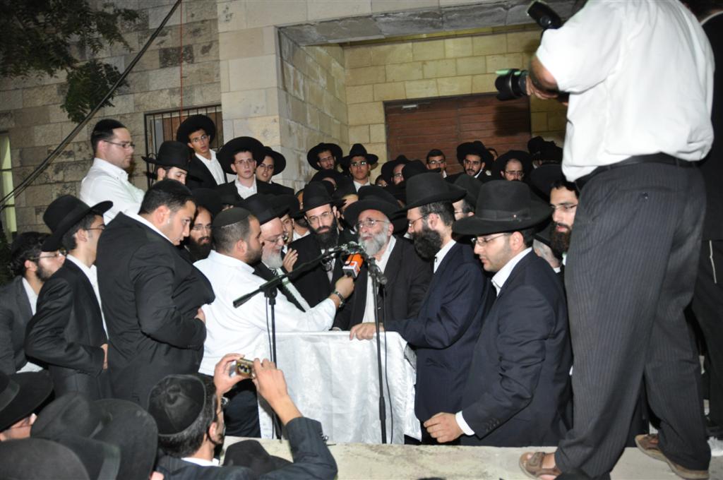 ובית ישראל יבכו: רבבות בהלווית הגר"י מועלם זצ"ל