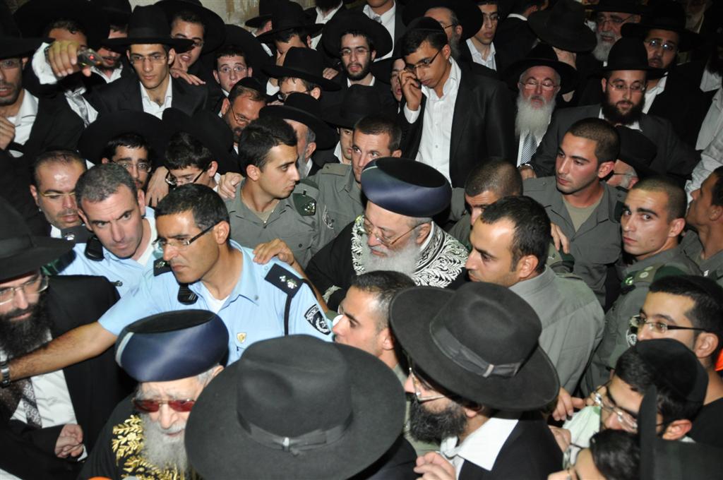 ובית ישראל יבכו: רבבות בהלווית הגר"י מועלם זצ"ל