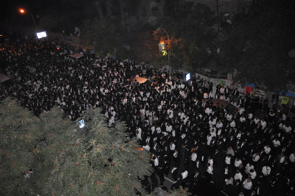 ובית ישראל יבכו: רבבות בהלווית הגר"י מועלם זצ"ל