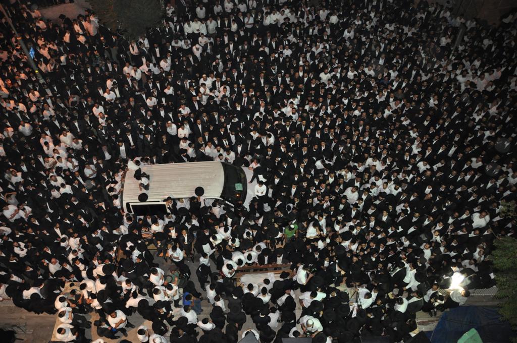 ובית ישראל יבכו: רבבות בהלווית הגר"י מועלם זצ"ל