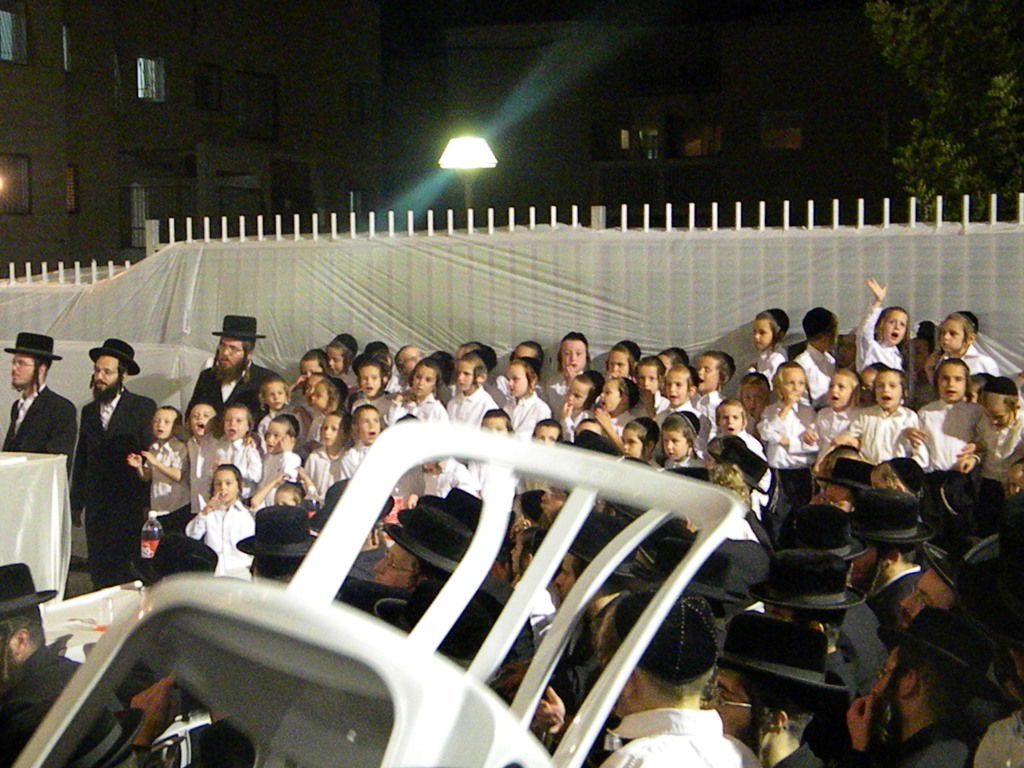 צמרת ויז´ניץ בחנוכת החיידר בברכפלד