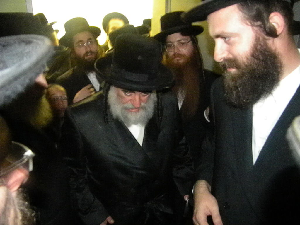 צמרת ויז´ניץ בחנוכת החיידר בברכפלד