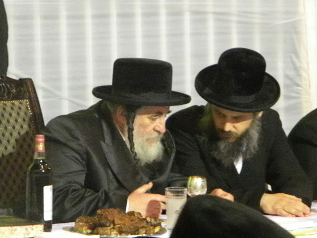 צמרת ויז´ניץ בחנוכת החיידר בברכפלד