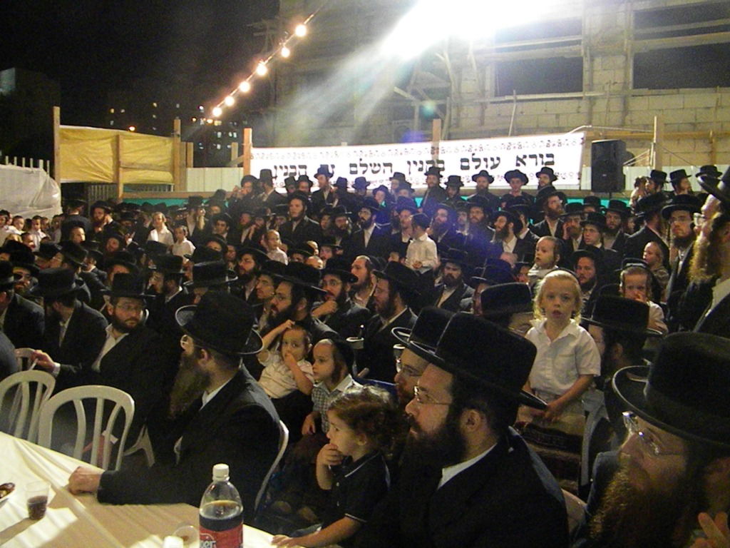 צמרת ויז´ניץ בחנוכת החיידר בברכפלד