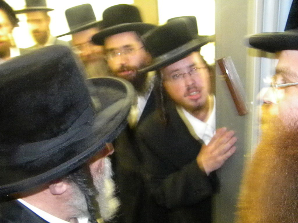 צמרת ויז´ניץ בחנוכת החיידר בברכפלד