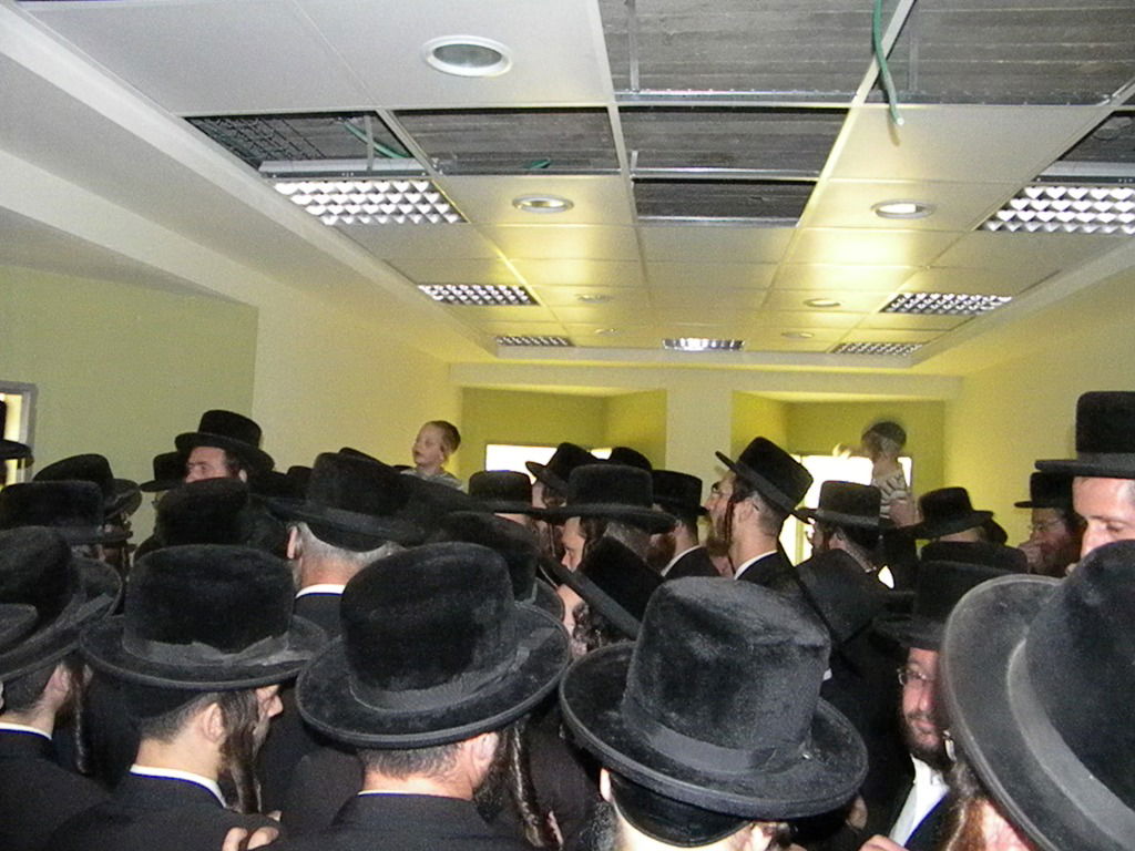 צמרת ויז´ניץ בחנוכת החיידר בברכפלד