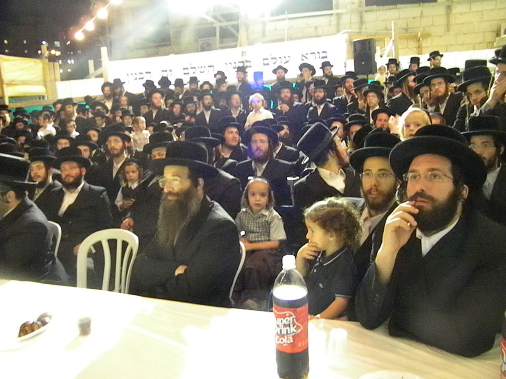 צמרת ויז´ניץ בחנוכת החיידר בברכפלד