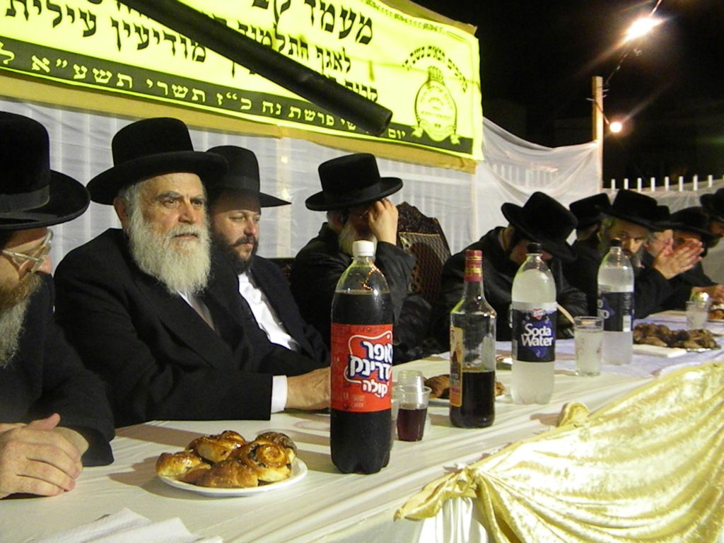 צמרת ויז´ניץ בחנוכת החיידר בברכפלד