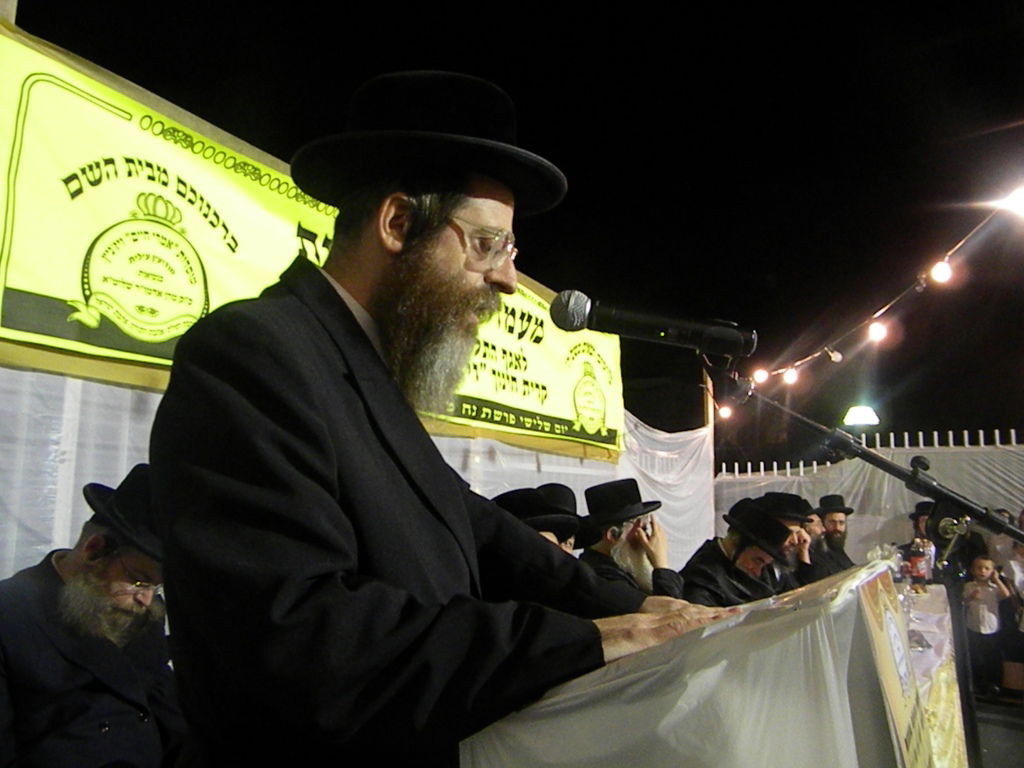 צמרת ויז´ניץ בחנוכת החיידר בברכפלד