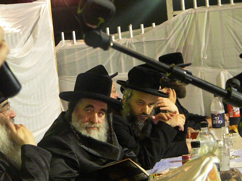 צמרת ויז´ניץ בחנוכת החיידר בברכפלד