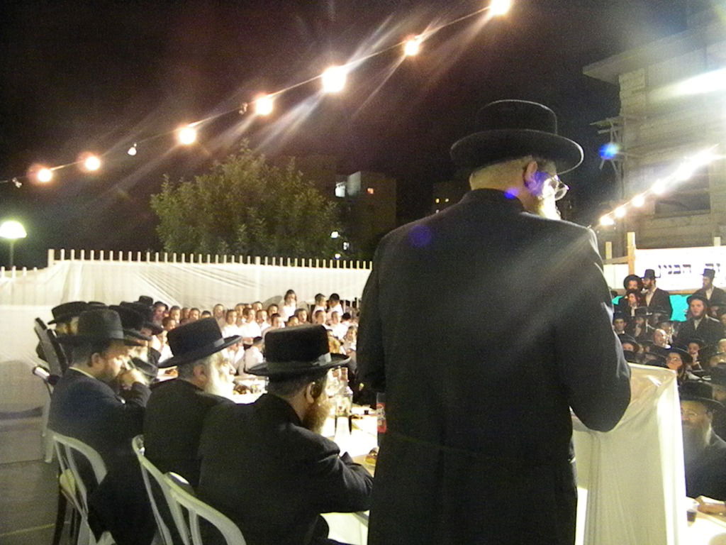 צמרת ויז´ניץ בחנוכת החיידר בברכפלד