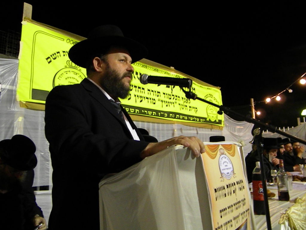 צמרת ויז´ניץ בחנוכת החיידר בברכפלד