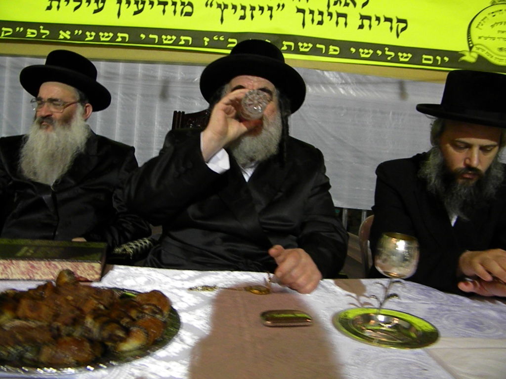 צמרת ויז´ניץ בחנוכת החיידר בברכפלד