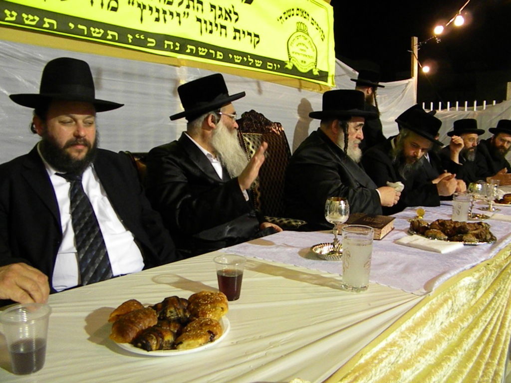 צמרת ויז´ניץ בחנוכת החיידר בברכפלד