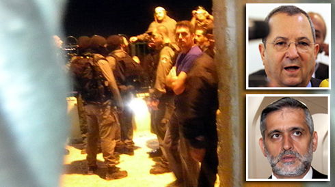 ישי וברק על רקע הקבר, אמש (צ´: דוד כהן ופלאש 90)