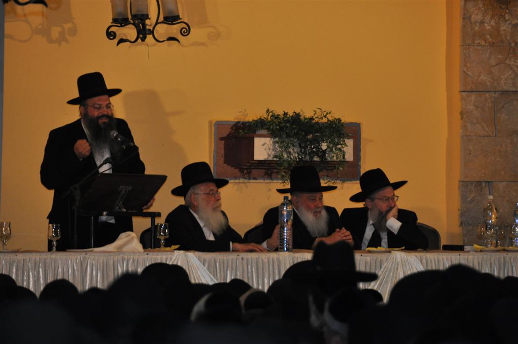 "אינטרנט לא כשר? כמו חנות טריפות"