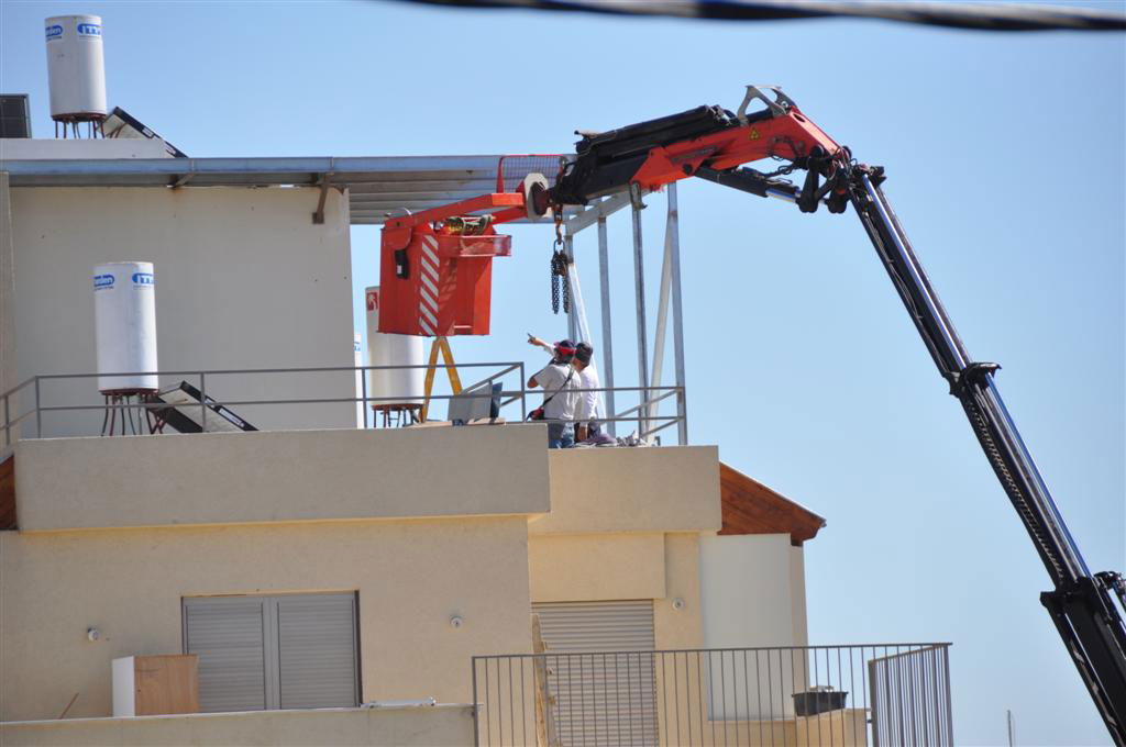 בני-ברק: זלזלו בצווים ואיבדו את הגג