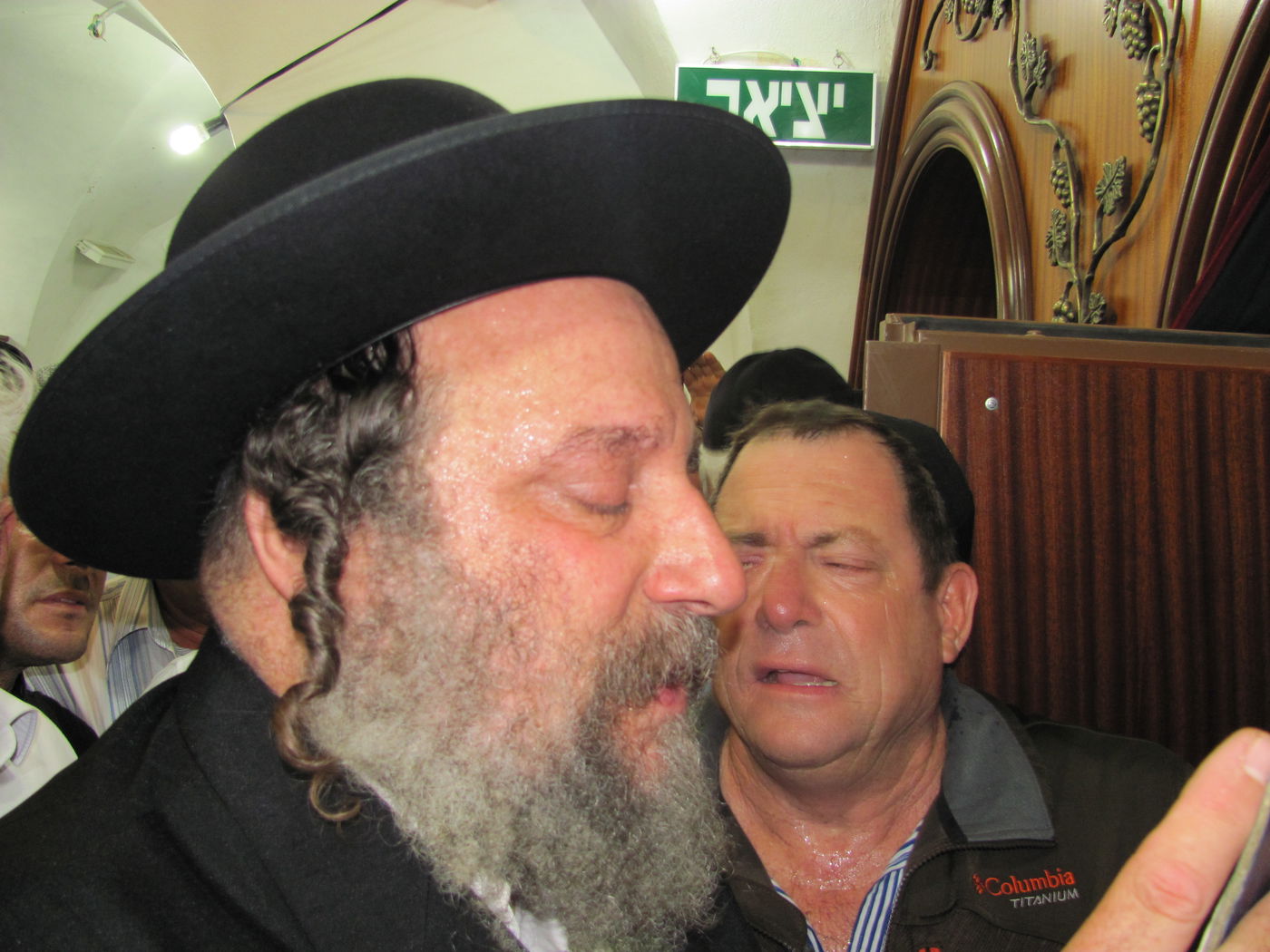 בנו החרדי של גנדי הכניס במירון ס"ת לזכר אביו ז"ל