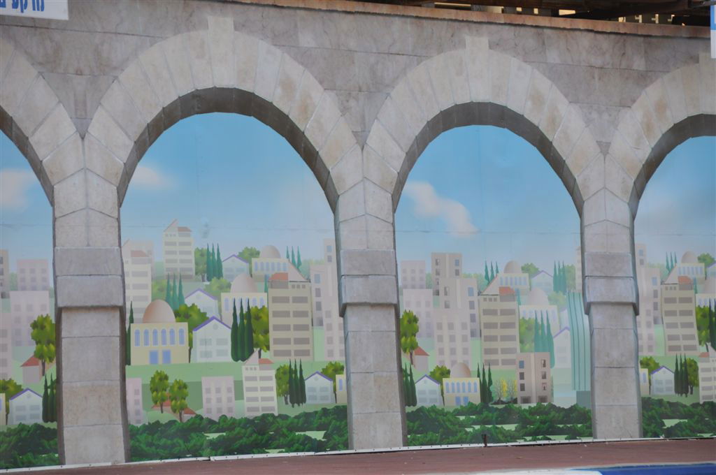 שינוי תדמית: בני-ברק מתכסה בתמונות