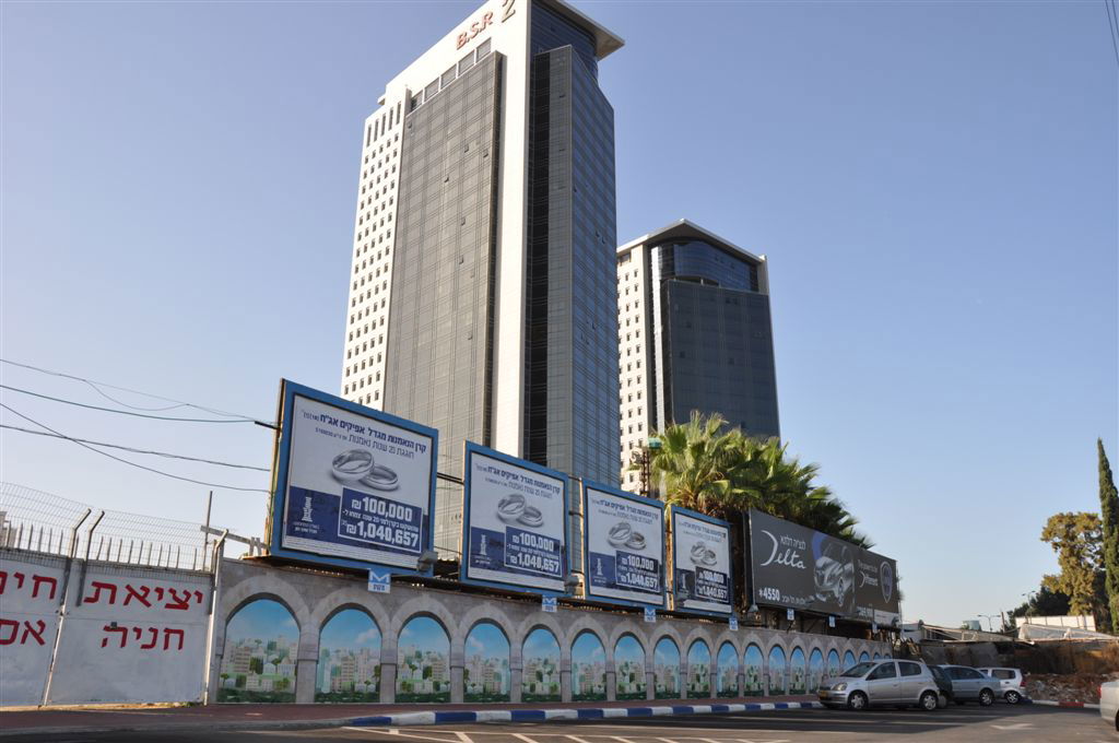 שינוי תדמית: בני-ברק מתכסה בתמונות