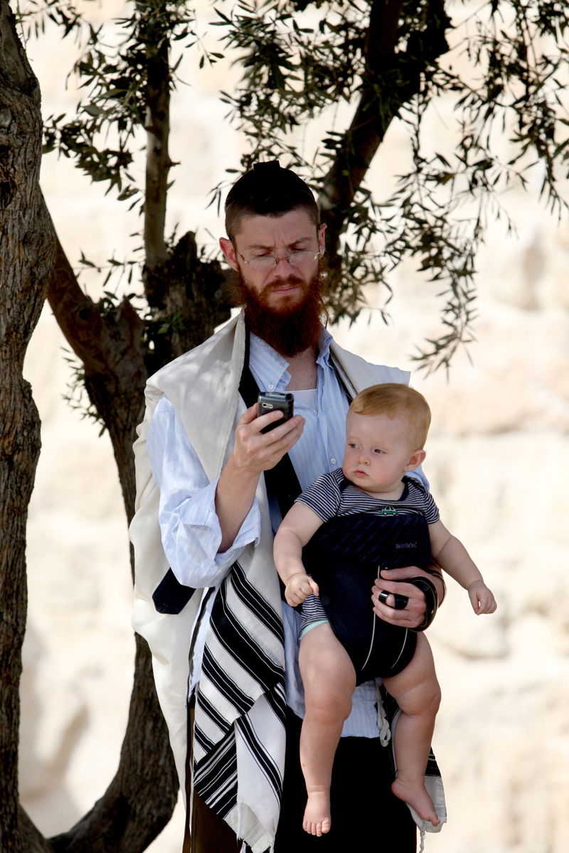 ישראל, 2010: מתפללים בהר-הזיתים, תחת אבטחה