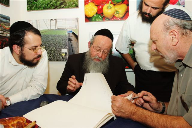 מוזס במוזיאון גוש-קטיף: "לא נתמוך בגירוש נוסף"