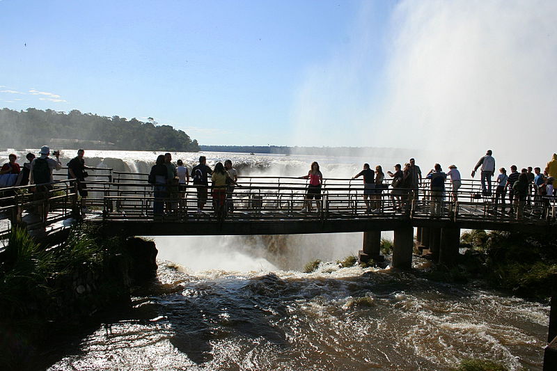 עוצר נשימה: תיעוד מרהיב מהמפלים הגדולים בעולם