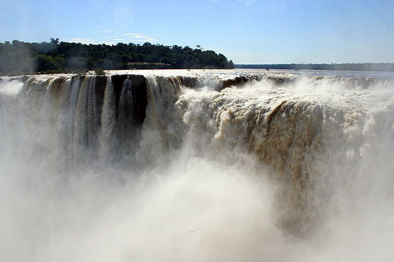 עוצר נשימה: תיעוד מרהיב מהמפלים הגדולים בעולם