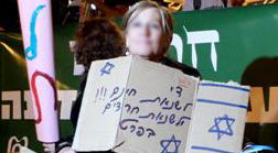 בין ההמון החילוני: מפגינה למען חרדים
