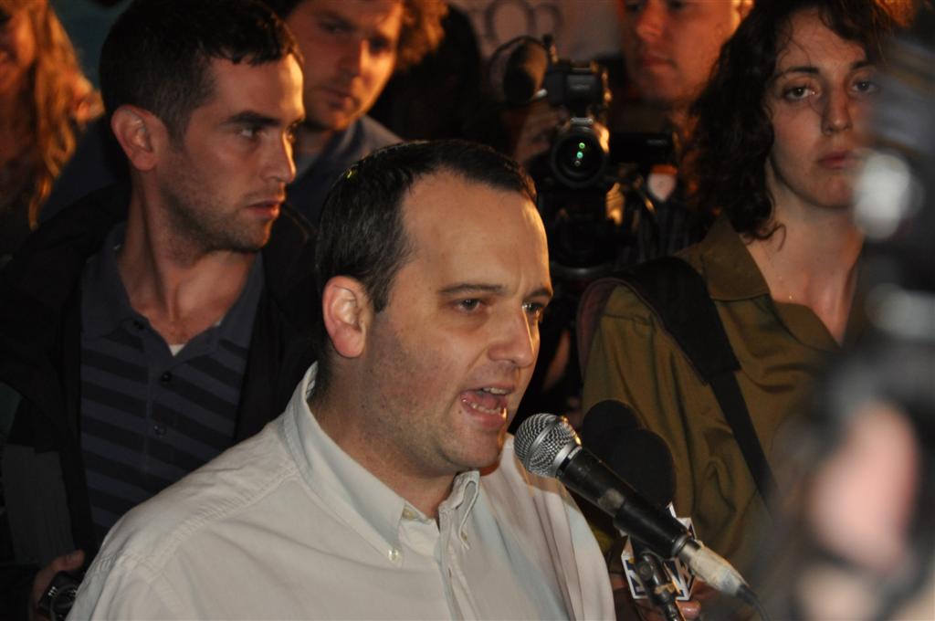 "זו לא מחאה נגד ציבור לומדי התורה. אנחנו בעדם"