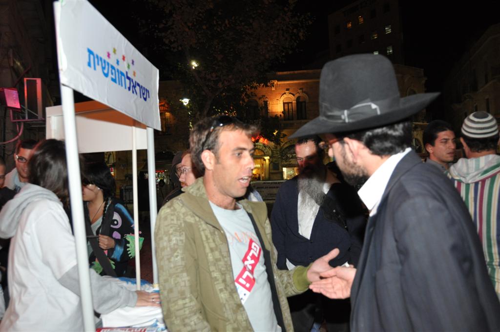 "זו לא מחאה נגד ציבור לומדי התורה. אנחנו בעדם"