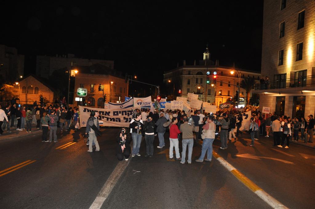 "זו לא מחאה נגד ציבור לומדי התורה. אנחנו בעדם"