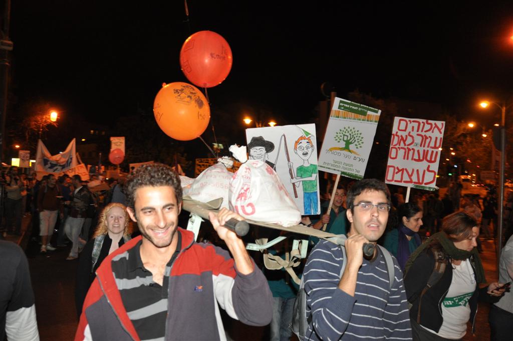 "זו לא מחאה נגד ציבור לומדי התורה. אנחנו בעדם"