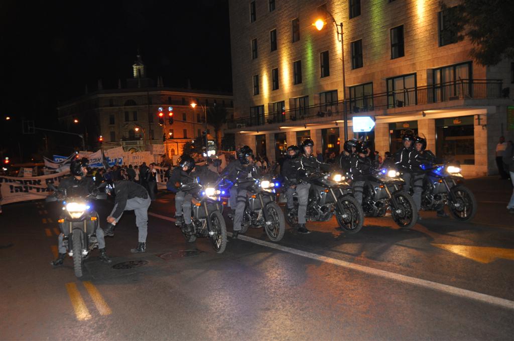 "זו לא מחאה נגד ציבור לומדי התורה. אנחנו בעדם"