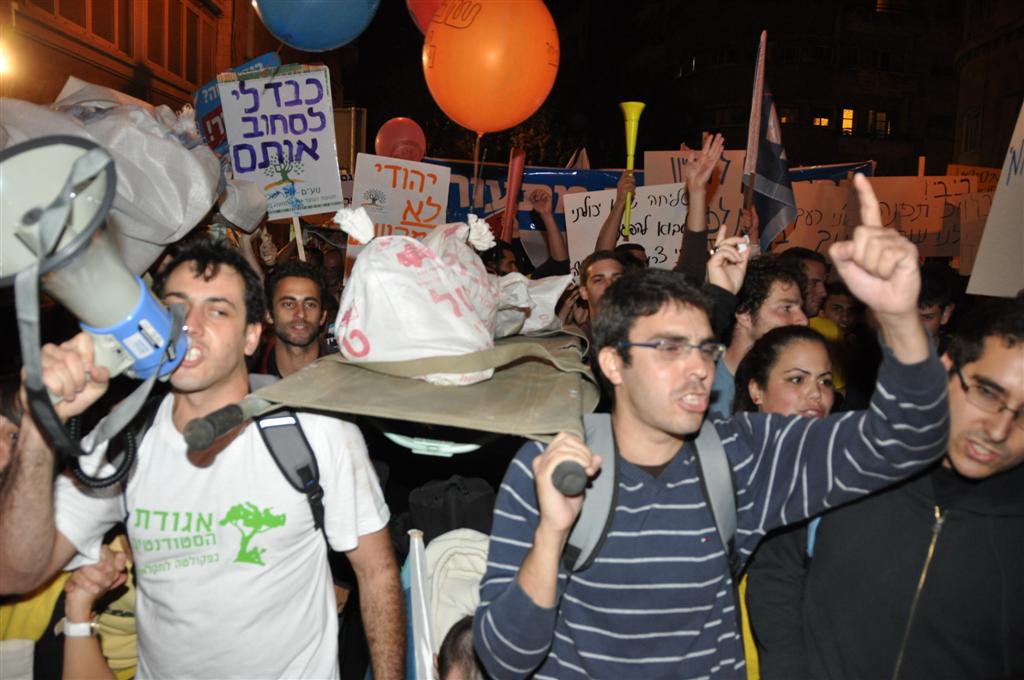 "זו לא מחאה נגד ציבור לומדי התורה. אנחנו בעדם"