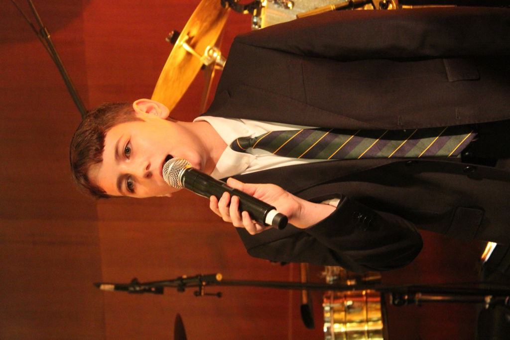 חמישה קולות: ענקי הזמר החסידי התאחדו בחתונה