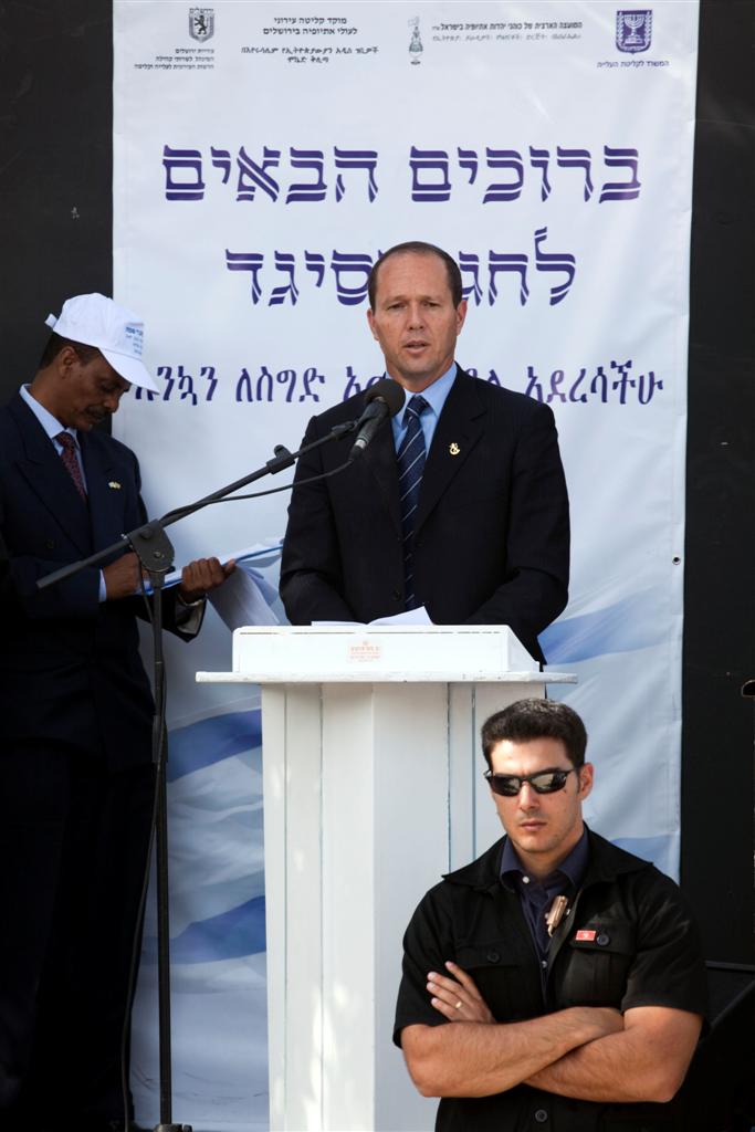 אורח כבוד ב"חג הסיגד": הגר"ש עמאר